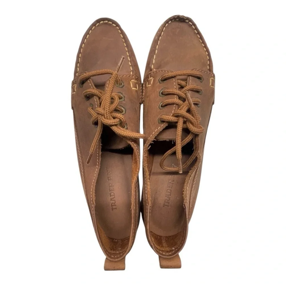 Trader Bay brown leather moccasins / boat shoes Size 9